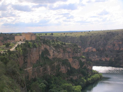 Hoces del río Duratón: paisaje excavado en roca caliza